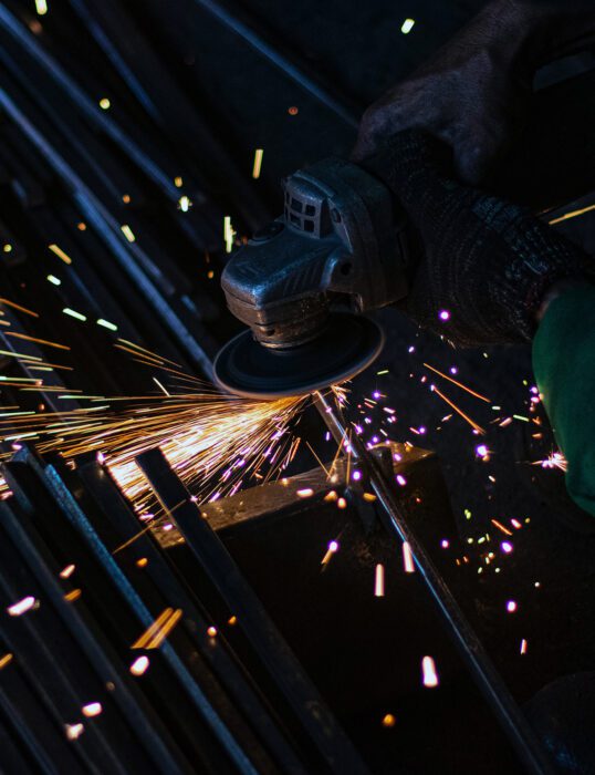 Welding tool welding pieces of metal